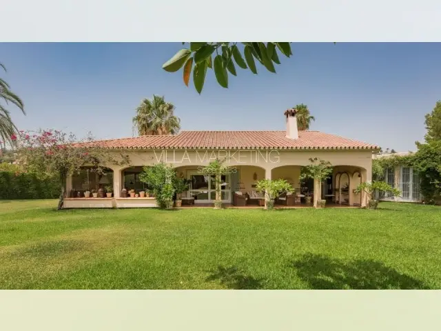 Casa Villa 4 Dormitorios La Quinta Espa	
	
	
a