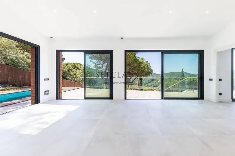 Chalet en Venta Vallromanes 5 Dormitorios Piscina Jardin