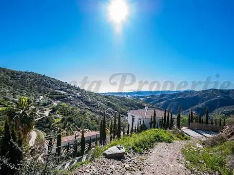 Terreno en Venta Sayalonga con Vistas al Mar