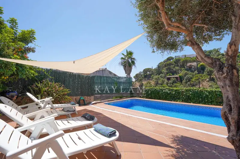 Chalet con 3 Apartamentos en Tossa de Mar Vistas al Mar