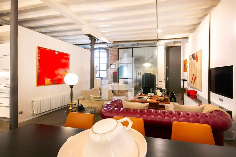Loft 162m² en venta en Barcelona, techos altos, vistas, ascensor