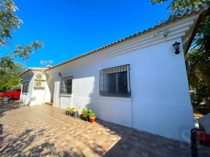 Villa en Venta en Competa 4 Dormitorios 2 Baños