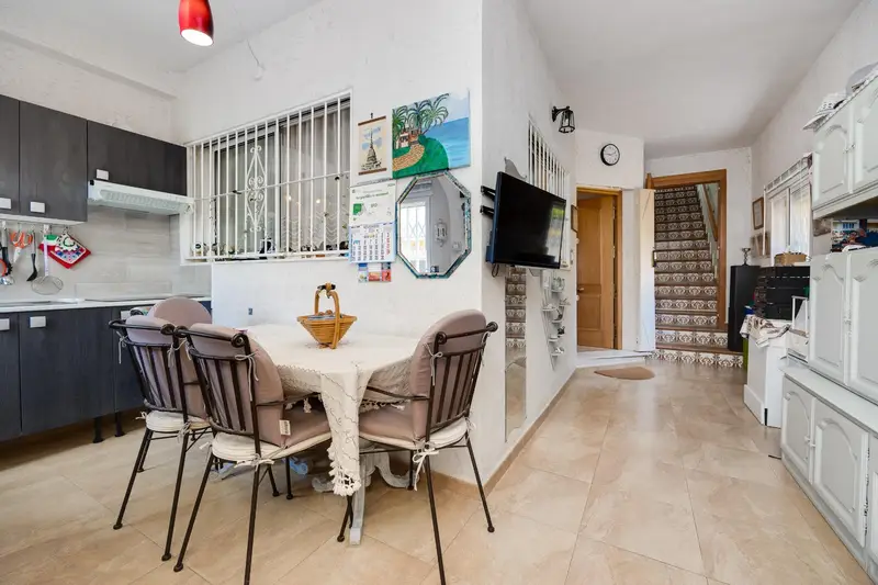 Casa con Terraza en Aguas Nuevas Torrevieja Chalet Independiente