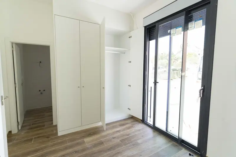 Villa en Polop con Piscina y Terraza - Obra Nueva
