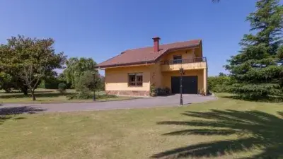 Chalet en Venta Rubayo 180m2 4 Dormitorios Jardin 3500m2