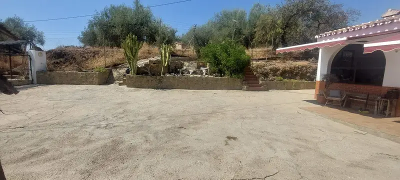 Chalet en Venta Riogordo Malaga con Piscina y Olivos