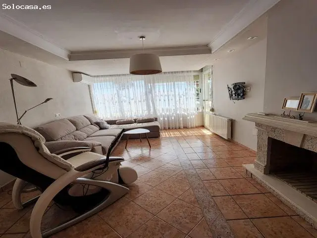 Espectacular Adosado De Esquina Con Piscina Privada En Calle Coloma En La Nucía