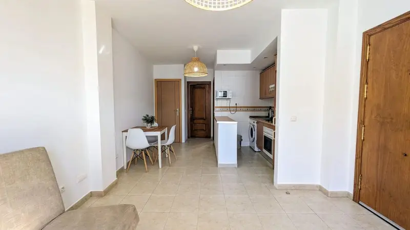 Atico en alquiler Las Lagunas de Mijas 1 dormitorio terraza vistas sierra