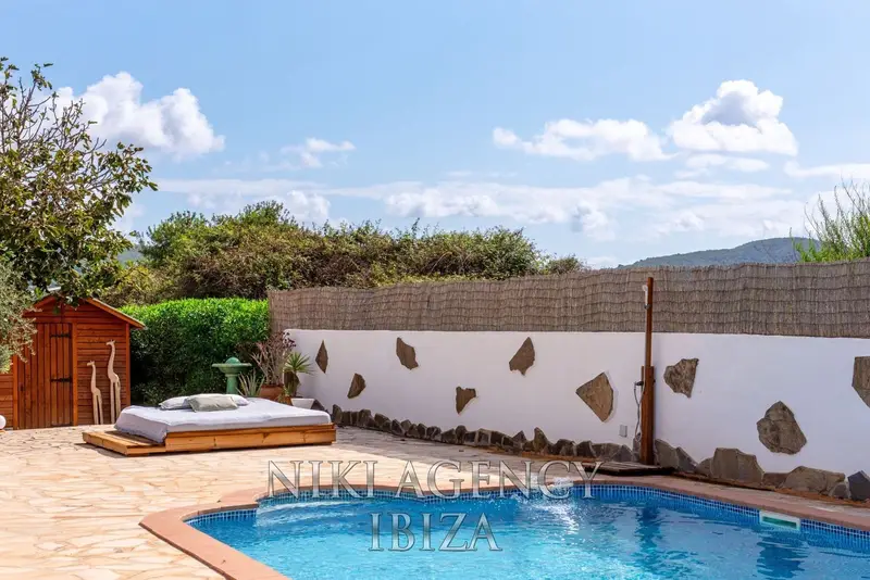 Finca Rustica en venta en Ibiza con piscina y jacuzzi