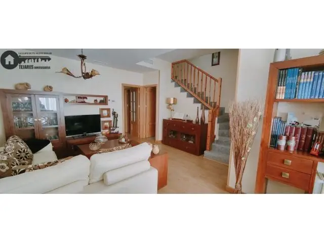 Adosado de Lujo en Venta 4 Habitaciones 4 Baños Garaje Terraza