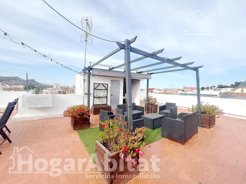 Ático Dúplex Reformado en Sagunto con Terraza y Vistas Panorámicas