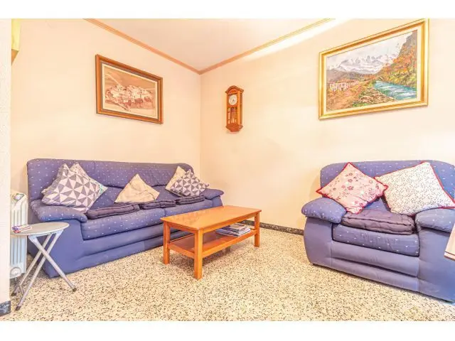 Casa en Venta en Vilafant Girona Amplia con Garaje para 3 Coches