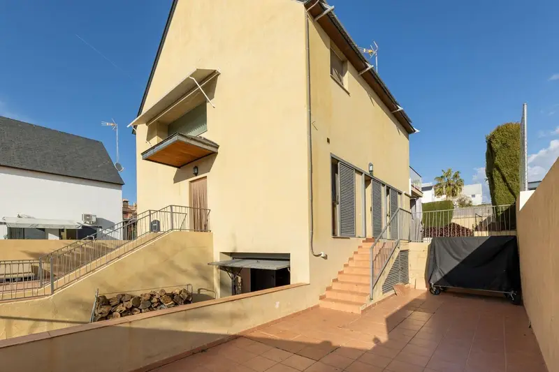 Chalet en Venta en Albolote Gran Capacidad y Eficiencia Energetica