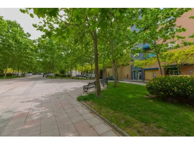 Amplio Piso 4 Dormitorios Condes Barcelona