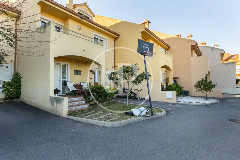 Chalet Adosado en Venta en Torre en Conill Betera