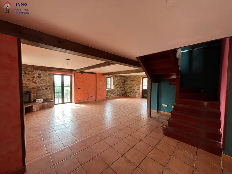 Chalet en venta en Cedeira con piscina y amplias terrazas