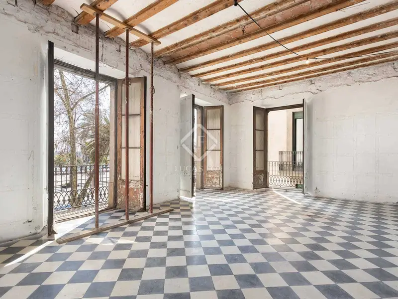Apartamento 300m2 a Reformar en el Gótico con Vistas al Puerto