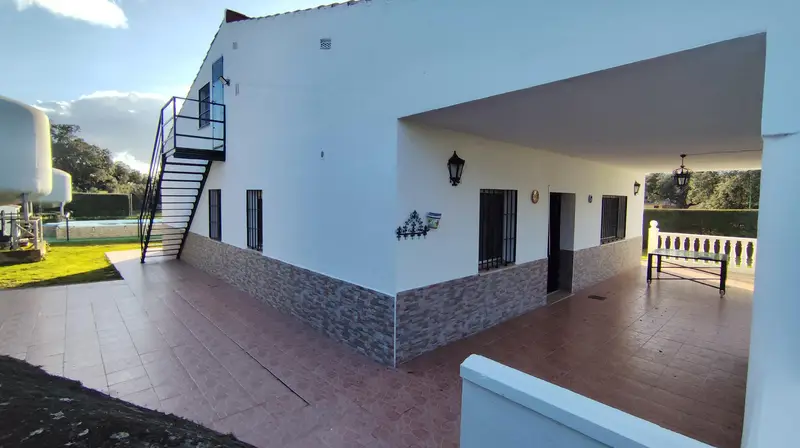 Chalet en Cáceres con Piscina y Gran Parcela