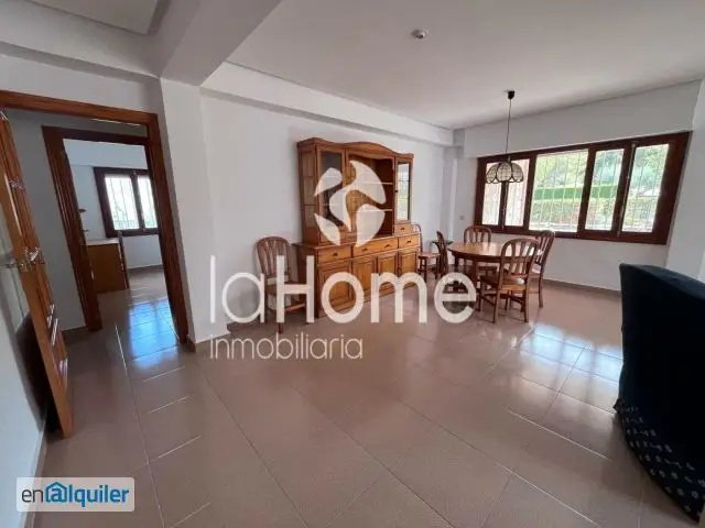 Chalet Amueblado en La Cañada con Piscina y Jardín