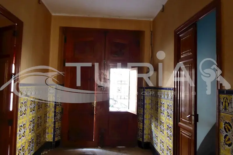 Casa adosada en Lliria 364m2 a reformar