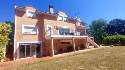 Chalet en venta en Calle del Clavel, cerca de Calle de los Jardines