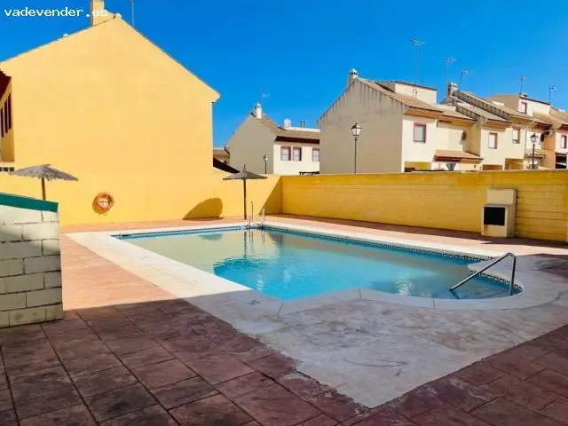 Casa Adosada en Fuente de Piedra con Piscina Comunitaria