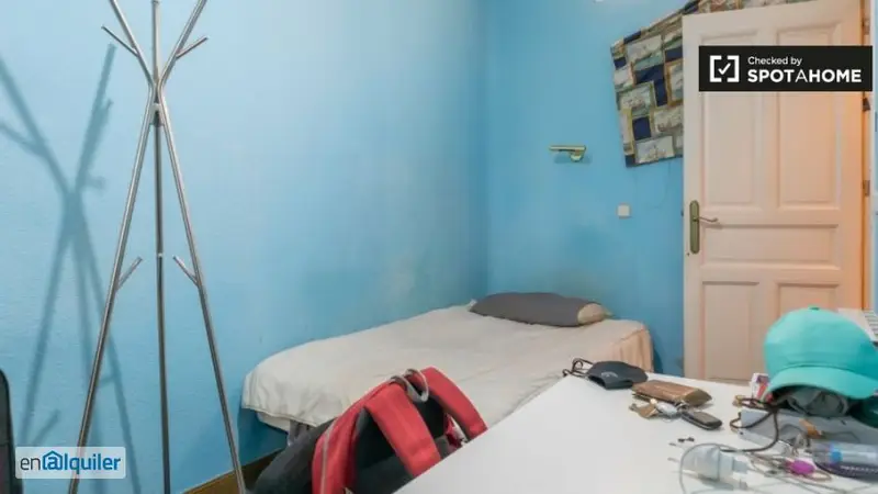 Habitación en Malasaña: Piso Compartido con Cocina Equipada