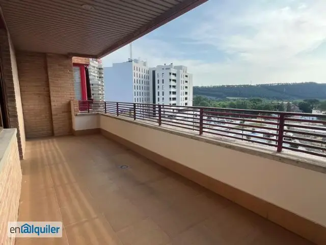 Alquiler piso Barañain terraza ascensor 100m²