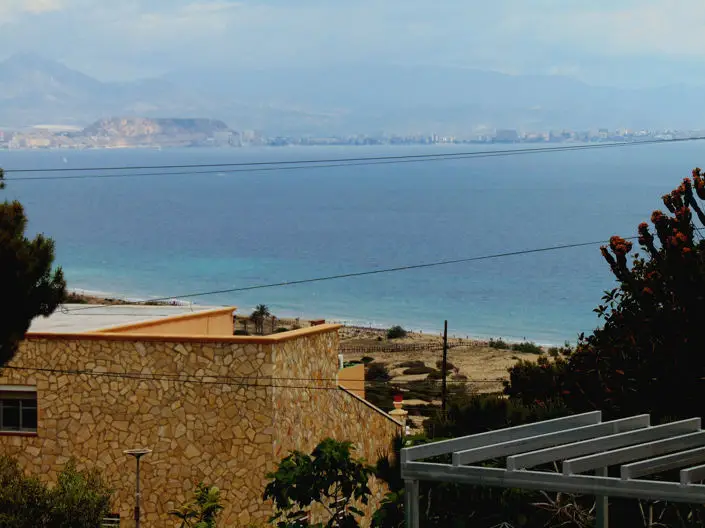 Casa adosada reformada 1 dormitorio cerca de la playa Carabassi