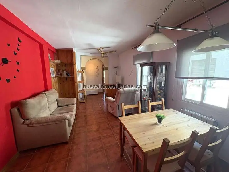 Piso en Venta en Segovia: Luminoso y Cómodo Cerca de UVA