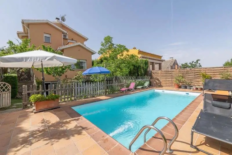 Chalet en venta en La Zubia