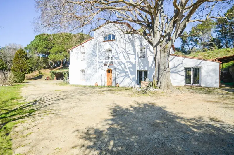 Chalet de Lujo en Dosrius 3 Viviendas 13 Hectareas