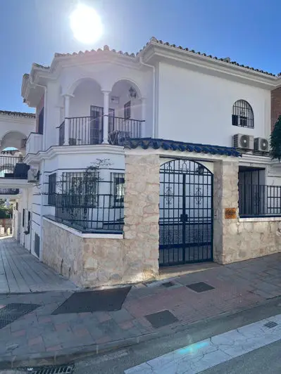 Villa de Lujo 5 Dormitorios Cerca de la Playa