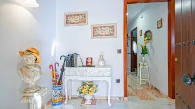 Casa Adosada en La Rinconada con Azotea y Patio