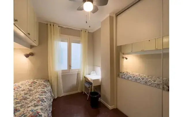 Habitación en piso compartido Barcelona 120m²