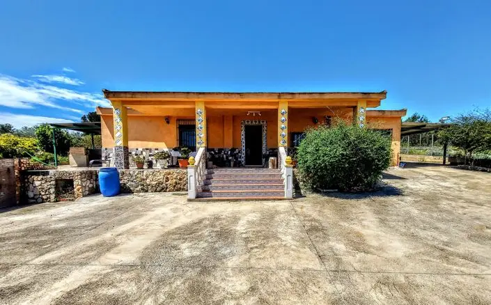 Villa en Venta Montserrat 2 Dormitorios Piscina Jardin