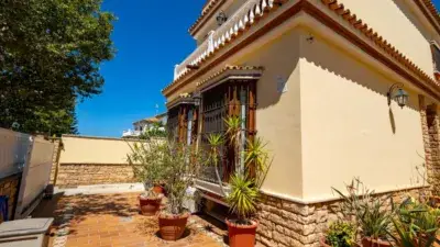 Chalet en La Laguna con piscina climatizada y garaje