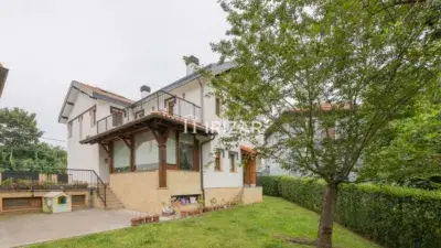 Casa en Venta en Leioa Ondiz: Gran Casa Independiente con Jardin y Garaje