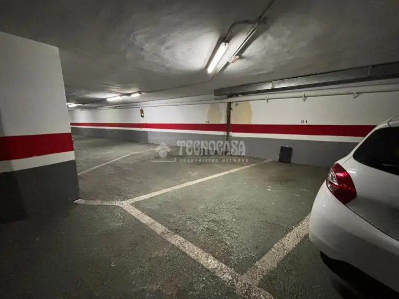 Plaza de Garaje en Venta en Miraflores San José