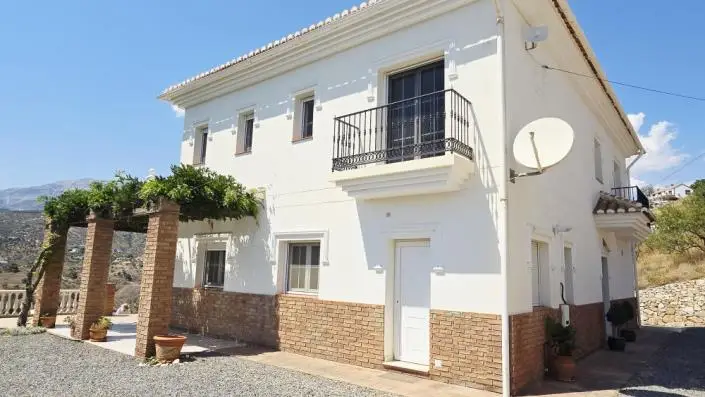 Villa 5 Dormitorios Venta Piscina Privada