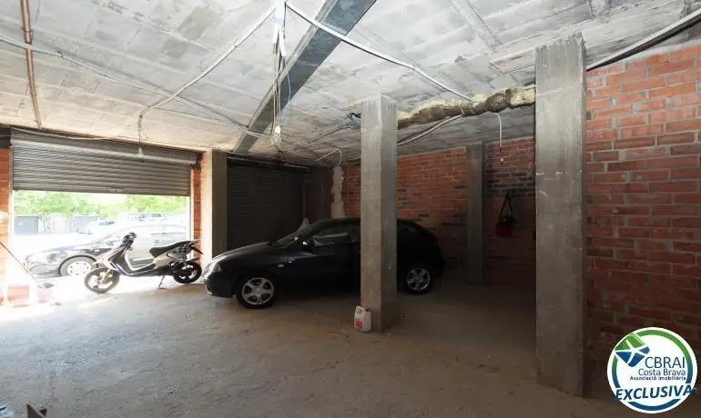 Venta Local Comercial y Garaje en Centro Roses