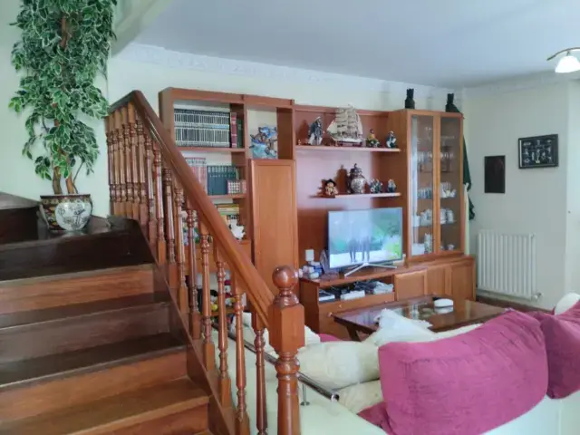 Chalet adosado en Laredo cerca de la playa con jardín y piscina