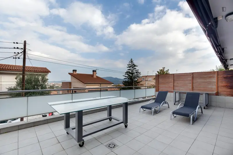 Habitacion Cuádruple con Terraza Privada Cerca UAB
