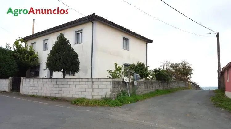 Venta  de Terreno con casa en A Coruña