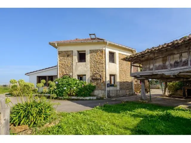Vivir En Una Coqueta Casa Asturiana En Un Entorno Rural