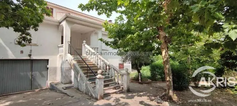 Chalet Independiente con Piscina en Lominchar