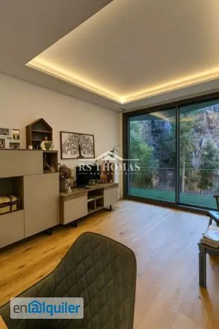 Alquiler Piso Amueblado con Jardin Privado y Garaje Centro