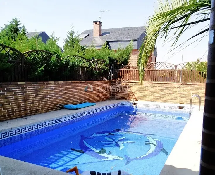 Chalet en Rivas Vaciamadrid con Piscina y Garaje para 5 Coches