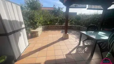 Casa Adosada en Venta Sariegos 240m2 4 Habitaciones Jardin