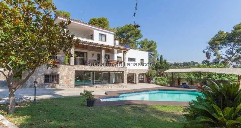 Chalet de Lujo en Venta en Bellamar Castelldefels